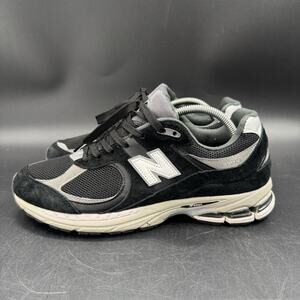 New Balance 2002R Mens Size 10 Black Suede Athletic Sneakers Shoes M2002RR1